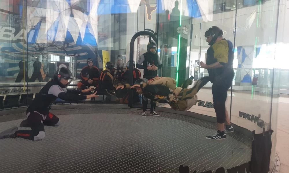 Ολοκληρώθηκε η εκπαίδευση Ενόπλων Δυνάμεων σε εξομοιωτή ελεύθερης πτώσης στα ΗΑΕ